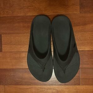 Mens OOFOS Sandals- Original size 11